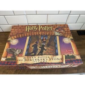 Harry Potter & Sorcerer's Stone Board Game University Games Complete